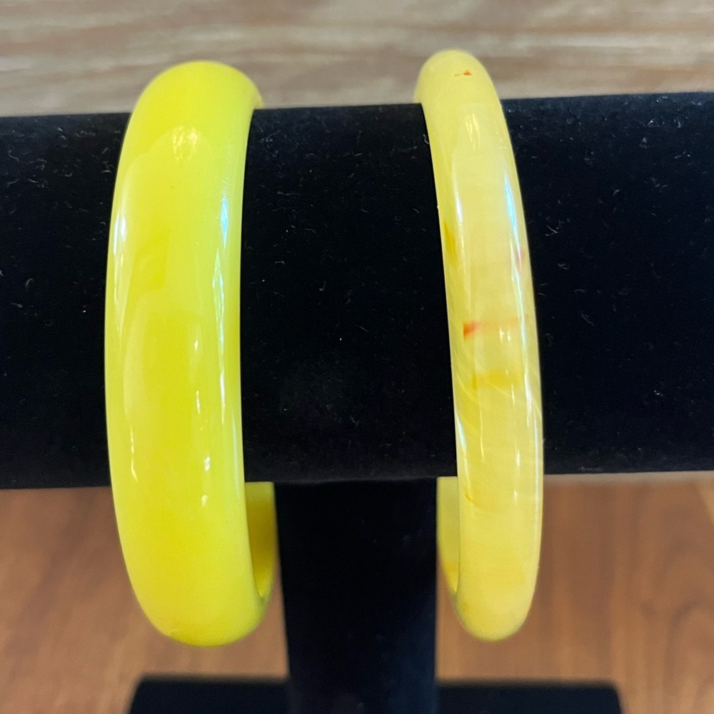 Vintage Lot of 2 Bakelite Bangle Bracelets